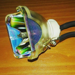 TLPLV2 (Lampu Proyektor Original) – Harco Projector